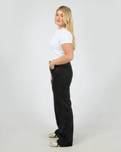 Load image into Gallery viewer, Skye Comfort Jean - Washed Black
