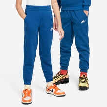 Load image into Gallery viewer, Kids Nike Sportswear Club Fleece jogger - Blue
