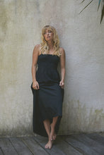 Load image into Gallery viewer, Classic Shirred Midi Dress - Black
