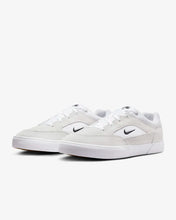 Load image into Gallery viewer, Nike SB Malor - Summit White
