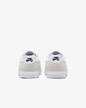 Load image into Gallery viewer, Nike SB Malor - Summit White
