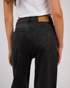 Skye Comfort Jean - Washed Black