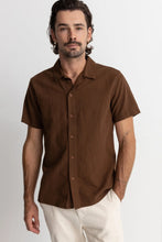 Load image into Gallery viewer, Classic Linen SS Shirt - Chocolate
