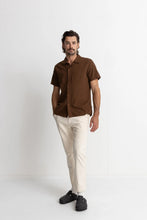 Load image into Gallery viewer, Classic Linen SS Shirt - Chocolate
