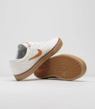 Load image into Gallery viewer, Nike Sb Chron 2 Canvas - Summit White Monarch
