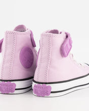 Load image into Gallery viewer, Kid Chuck Taylor Bubble Strap 1V - Stardust Lilac/Grape Fizz
