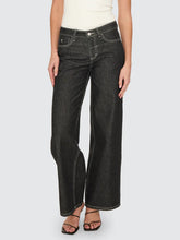 Load image into Gallery viewer, Hunter Low Rise Wide Jean - Raw Black
