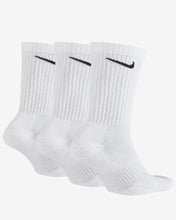 Load image into Gallery viewer, NIke Everyday Cushioned Crew Sock 5Y-7Y - White
