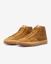 Load image into Gallery viewer, Nike SB BLZR Court Mid Premium - Desert
