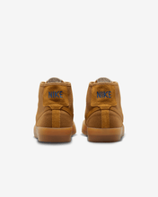 Load image into Gallery viewer, Nike SB BLZR Court Mid Premium - Desert
